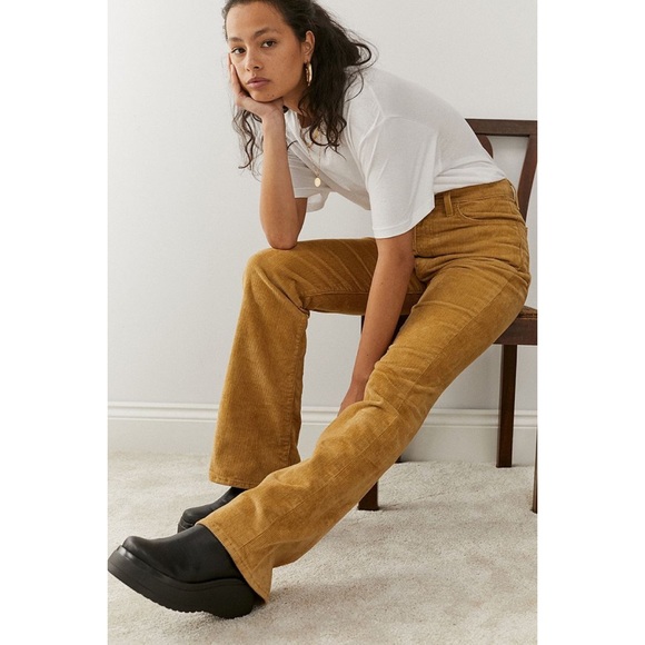 Levi's® Premium RIBCAGE BOOTCUT CORDUROY PANTS - Picture 7 of 15